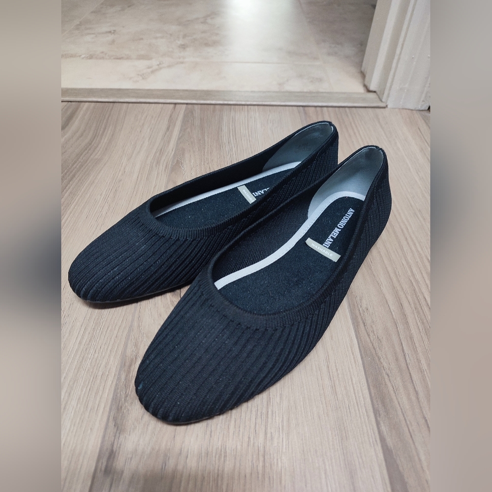 Antonio Melani Black Flats size 8.5